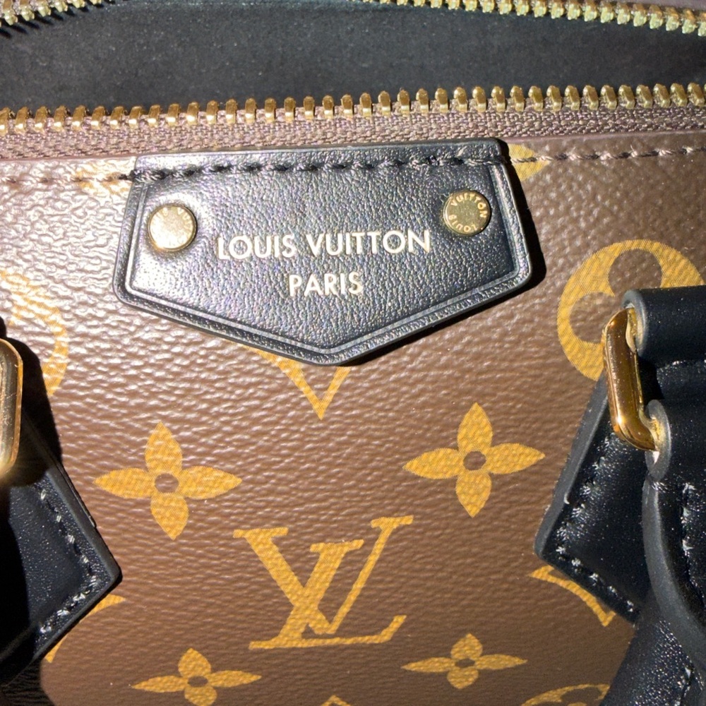 Louis Vuitton Speedy 20 Handbag - Picture 7 of 11